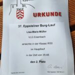 Lisa Müller VLG Eisenbach beim Burglauf auf dem Treppchen