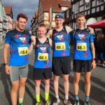 Triathleten marschieren auf allen Distanzen