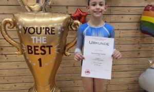 Elena Fischer turnt sich beim nationalen DTG-Pokal unter die Top 10