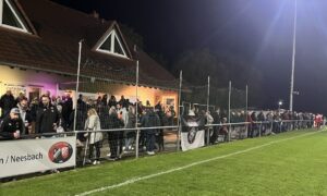 Früher Kopfballtreffer von Till Kremer entscheidet das Hünfeldener Derby