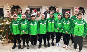 JSG Hünfelden: Besinnliche Weihnachtsfeier der D4-Jugend mit besonderem Gast