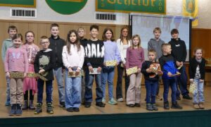 Sportlerinnen und Sportler freuen sich über vielfältige Ehrungen