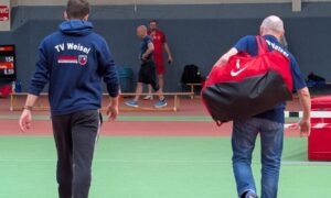 Jörg und Theodor Sauerwein vom TV Weisel gewinnen bei Deutschen Meisterschaften im Rasenkraftsport jeweils Bronze