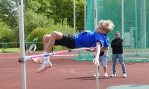 Emil Roos überquert 1,91 m und qualifiziert sich für die DM U18