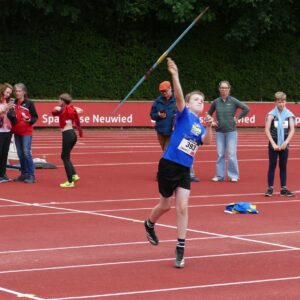 Max und Noah mit Bestleistungen im Weitsprung Jannik steigert nochmals seine Hürdenzeit
