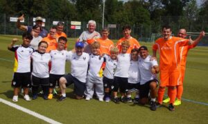 FC Herbstlaub gegen die Nationalmannschaft der Kleinwüchsingen Fußballer/ innen