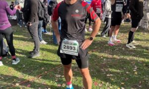 Maik Schön beim Halbmarathon in Offenbach auf Platz 1 der M 55